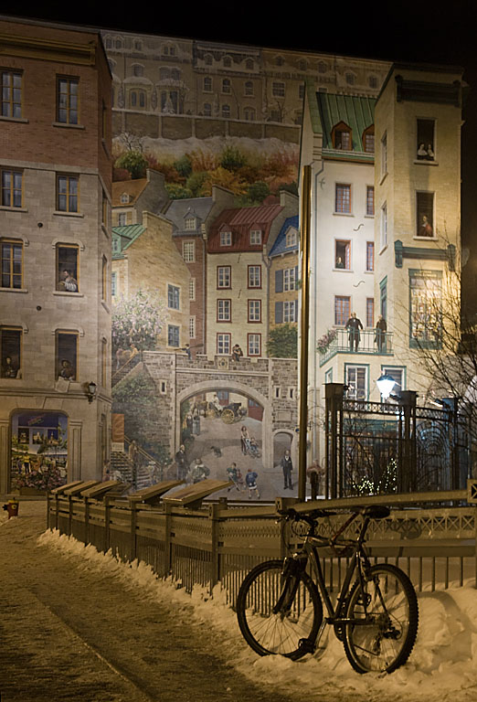 Mural and bike 2109